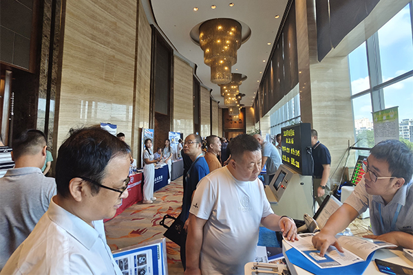 為客戶介紹我司光譜分析儀 /cxyq/20240906120546-Fk2KOVsuGCSASJTV5x0uKXOUp0I-.jpg