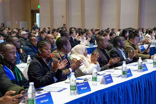 中外嘉賓齊聚一堂 /cxyq/20241214101036-FmS57ychauhgsAiYZjPQ1GdSAU-h.jpg